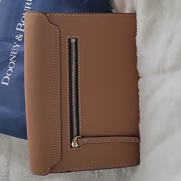 Dooney & Bourke Beacon East/West crossbody NWOT - Picture 2 of 13